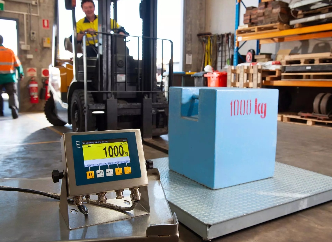 Why Businesses Choose Platform Weighing Scale Manufacturers in Ahmedabad for Industrial Uses